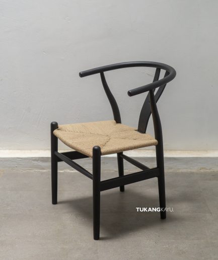 DC-013 WISHBONE CHAIR A